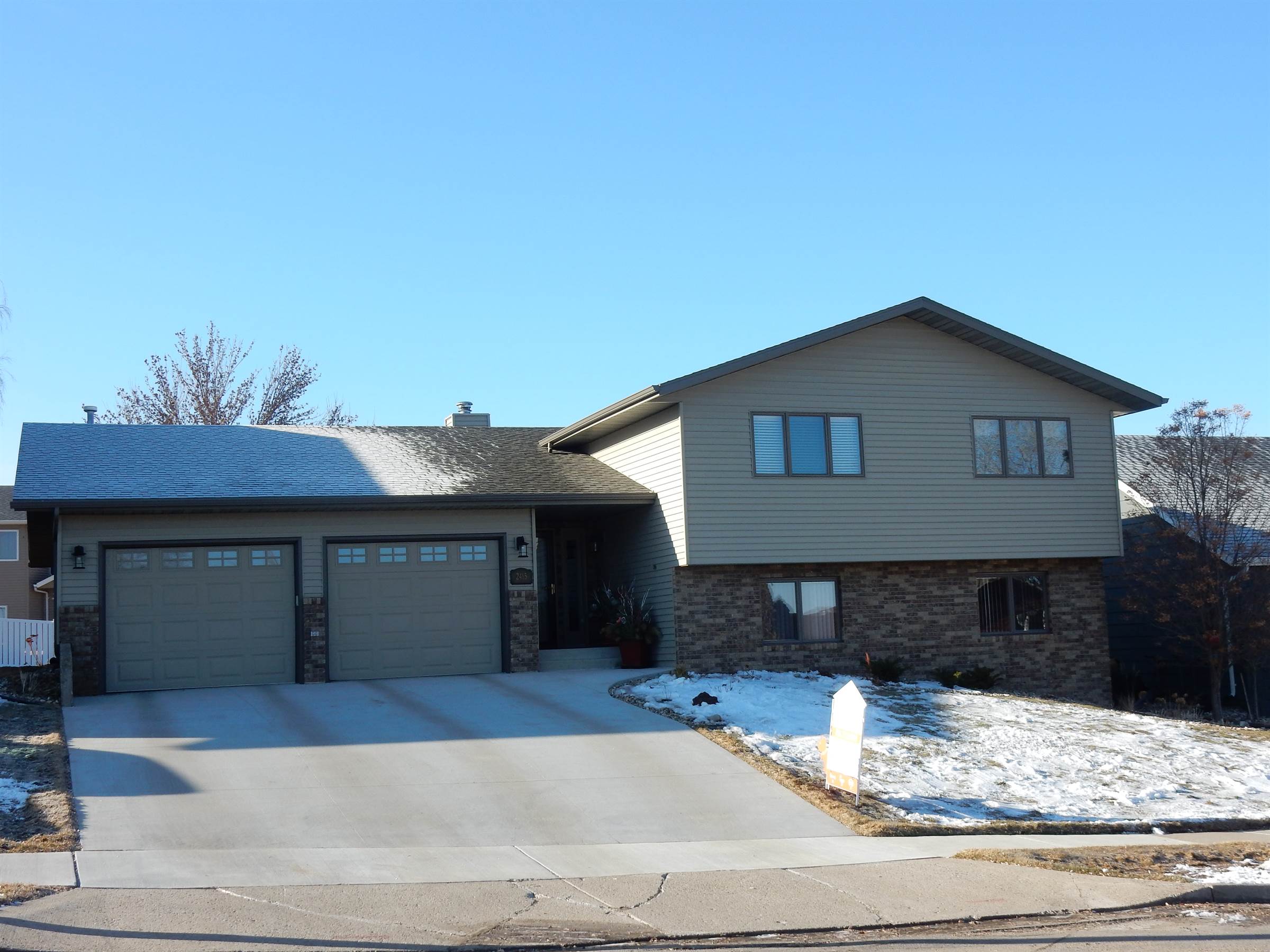 2415 Grant Drive, Bismarck, ND 58503