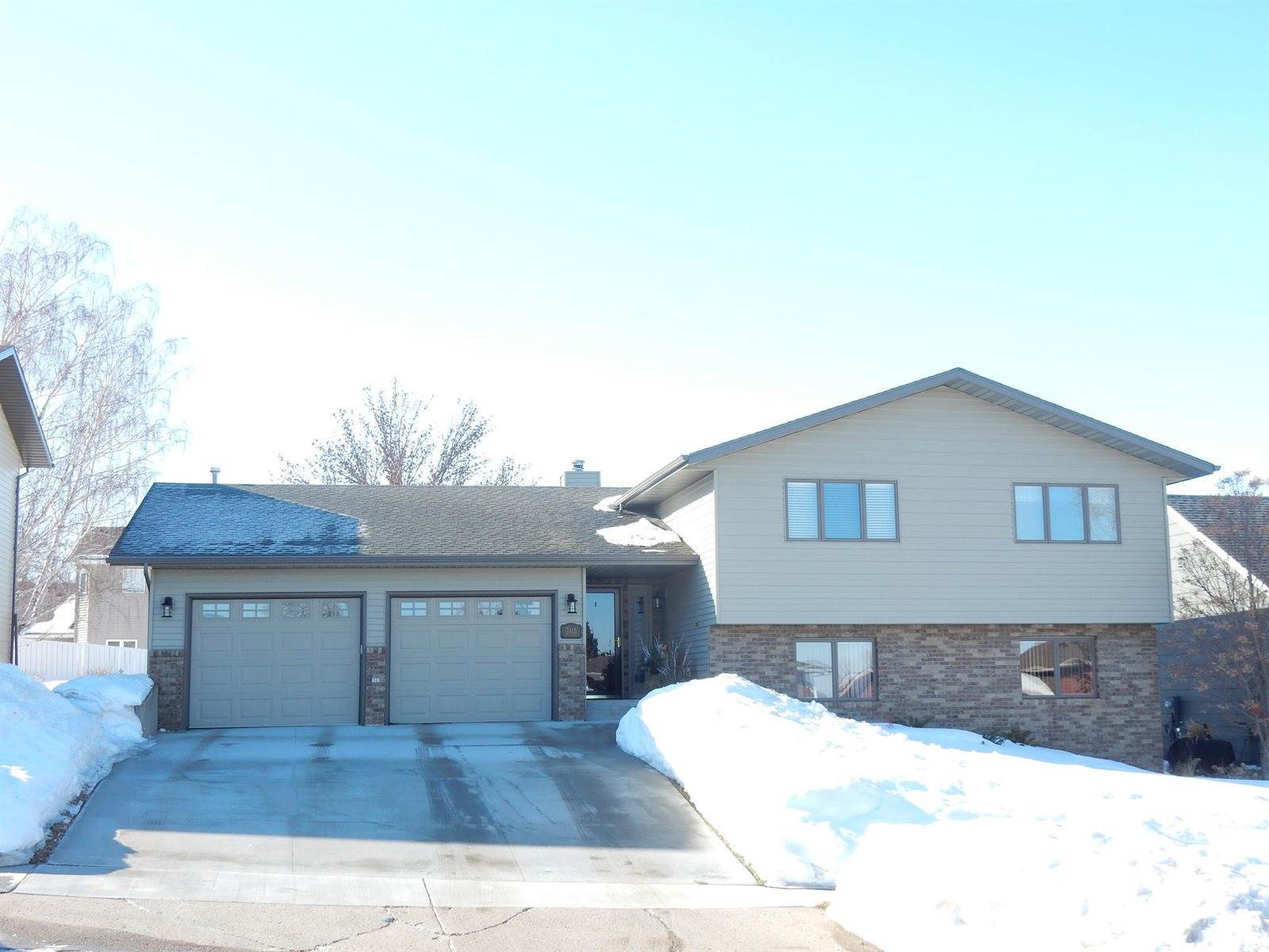 2415 Grant Drive, Bismarck, ND 58503