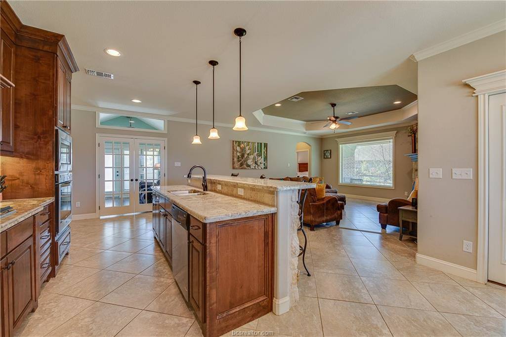 2400 Palm Court, College Station, TX 77845