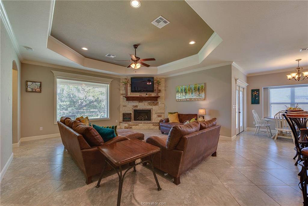 2400 Palm Court, College Station, TX 77845