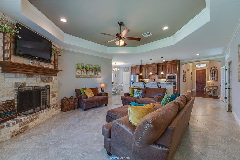 2400 Palm Court, College Station, TX 77845