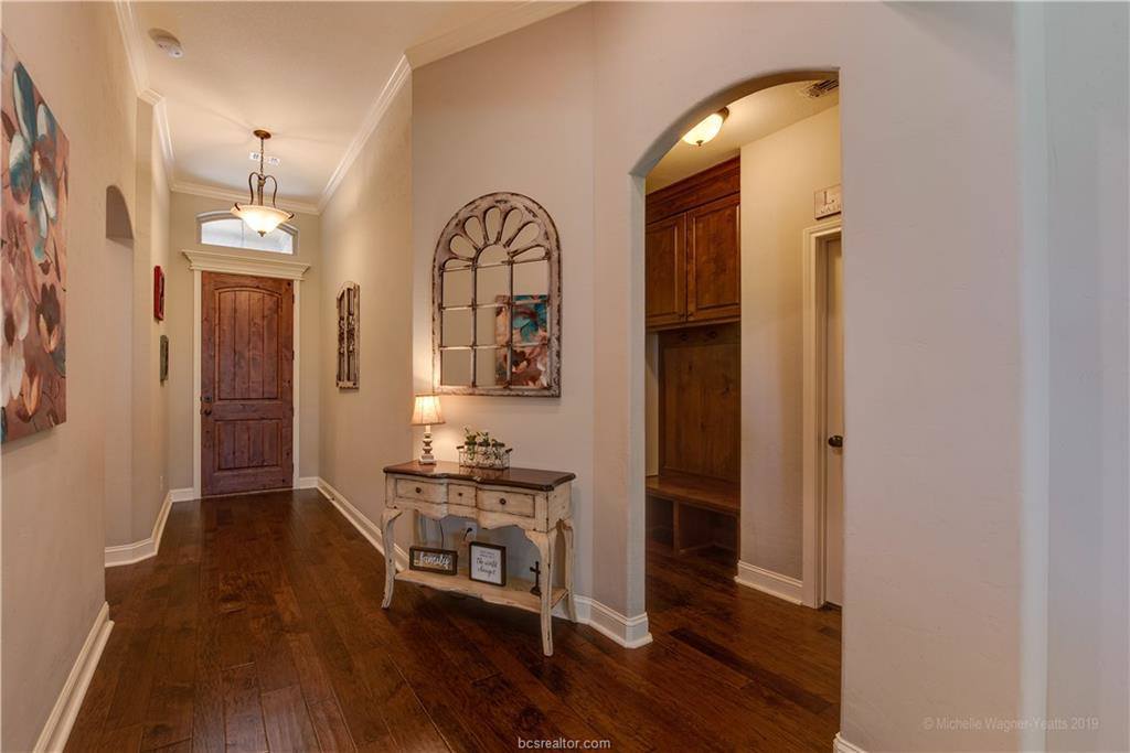 2400 Palm Court, College Station, TX 77845