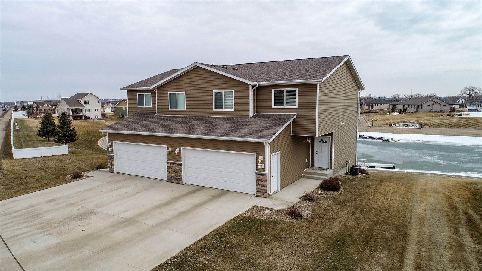 4002 South Bay Drive SE, Mandan, ND 58554