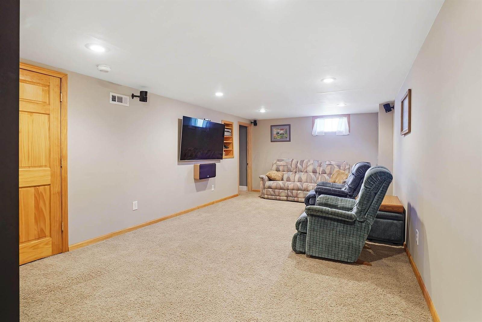 265 Timber Ridge Drive, Pickerington, OH 43147