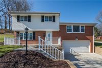 955 Vista Glen Dr, Bethel Park, PA 15102