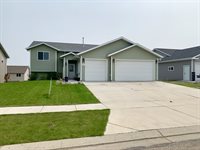 4805 Weyburn Drive, Bismarck, ND 58503