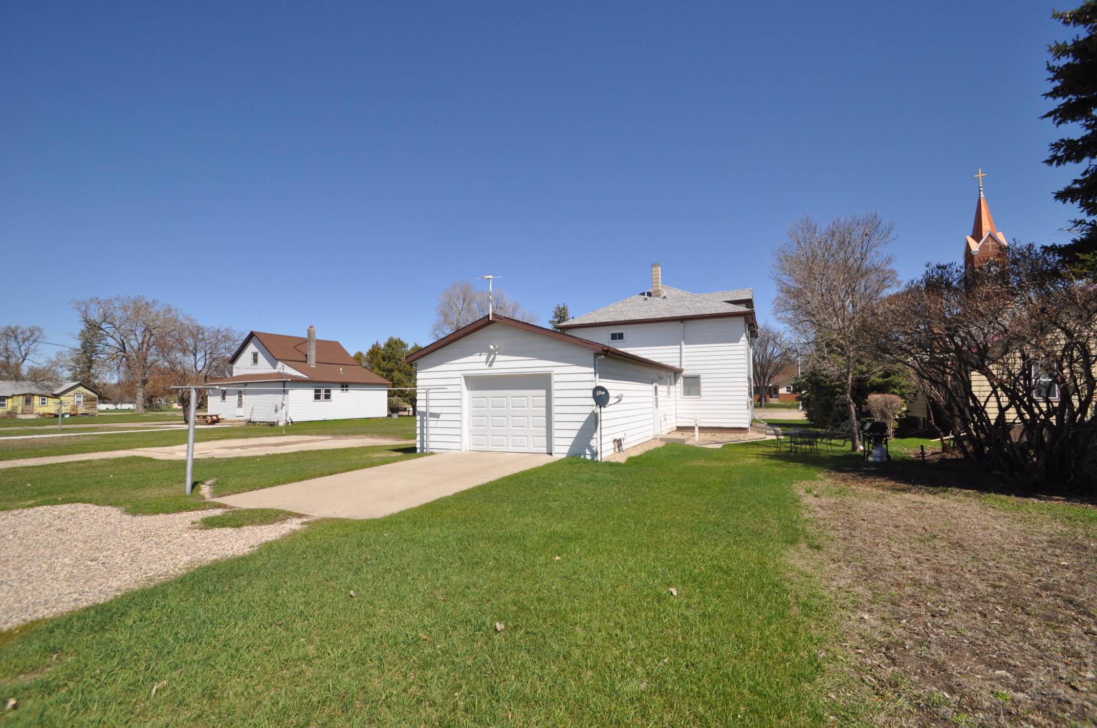 612 Broadway North, Linton, ND 58552