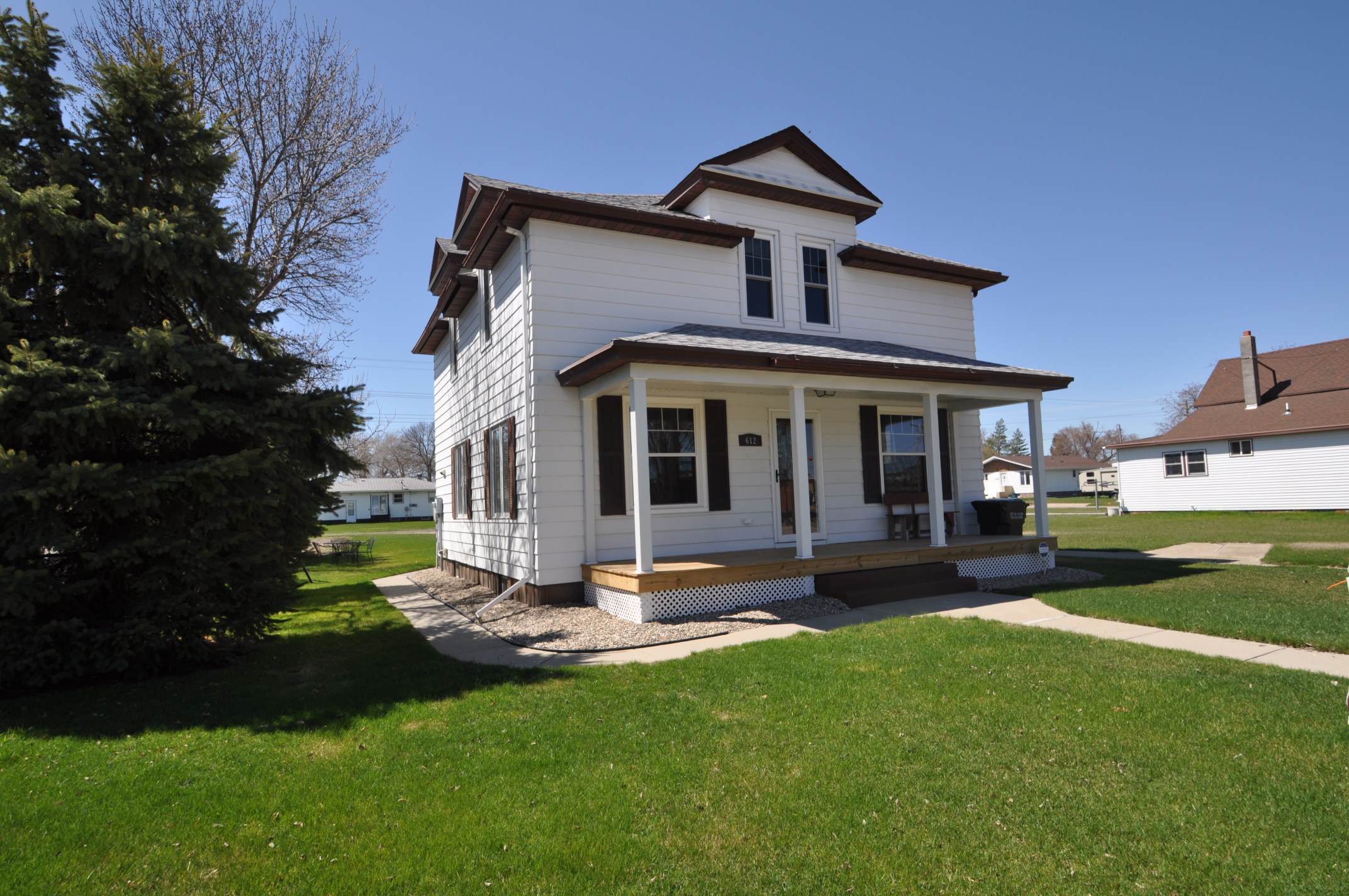 612 Broadway North, Linton, ND 58552