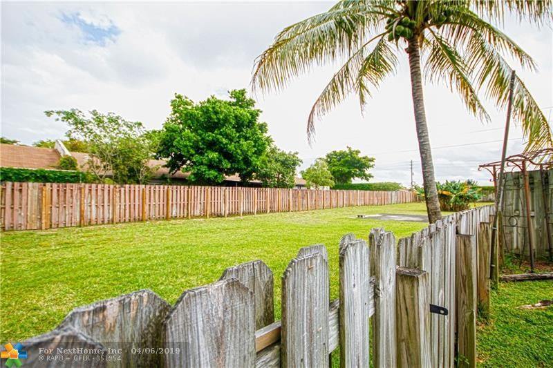 4940 East Lakes Dr, Deerfield Beach, FL 33064