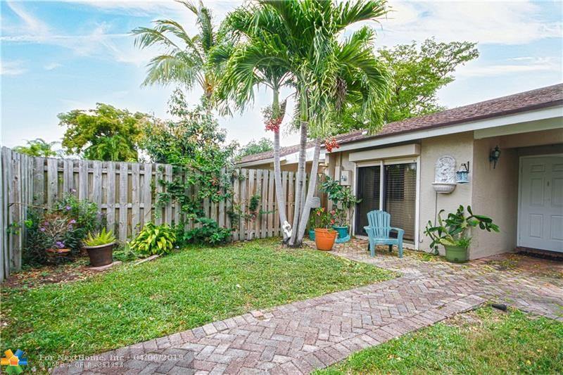 4940 East Lakes Dr, Deerfield Beach, FL 33064