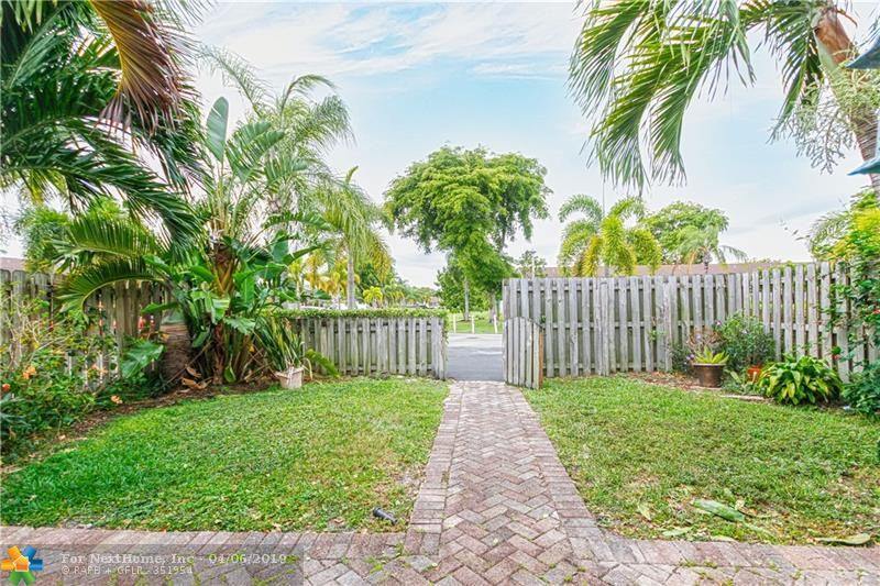 4940 East Lakes Dr, Deerfield Beach, FL 33064