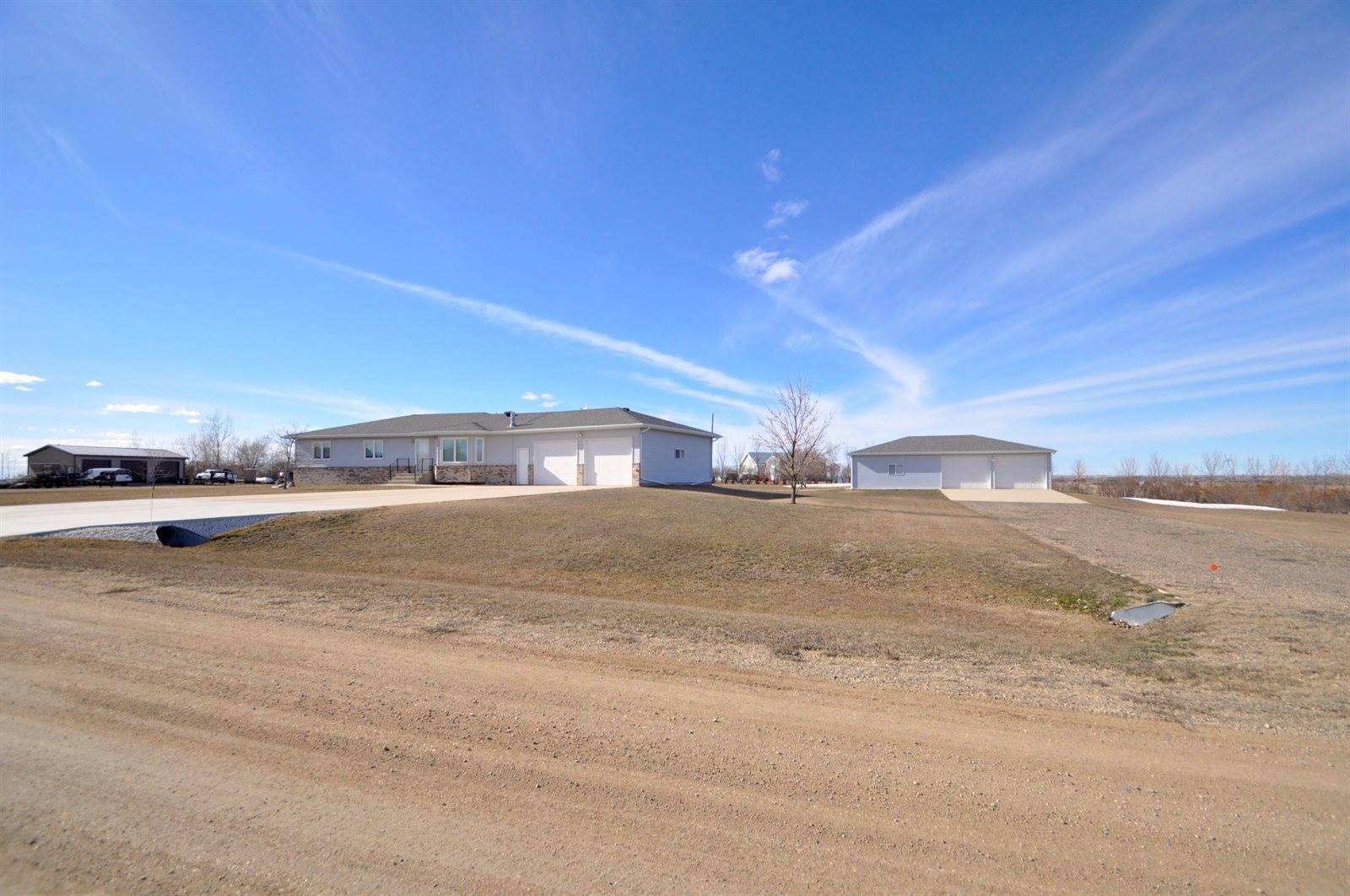 8220 Irish Lane, Bismarck, ND 58504