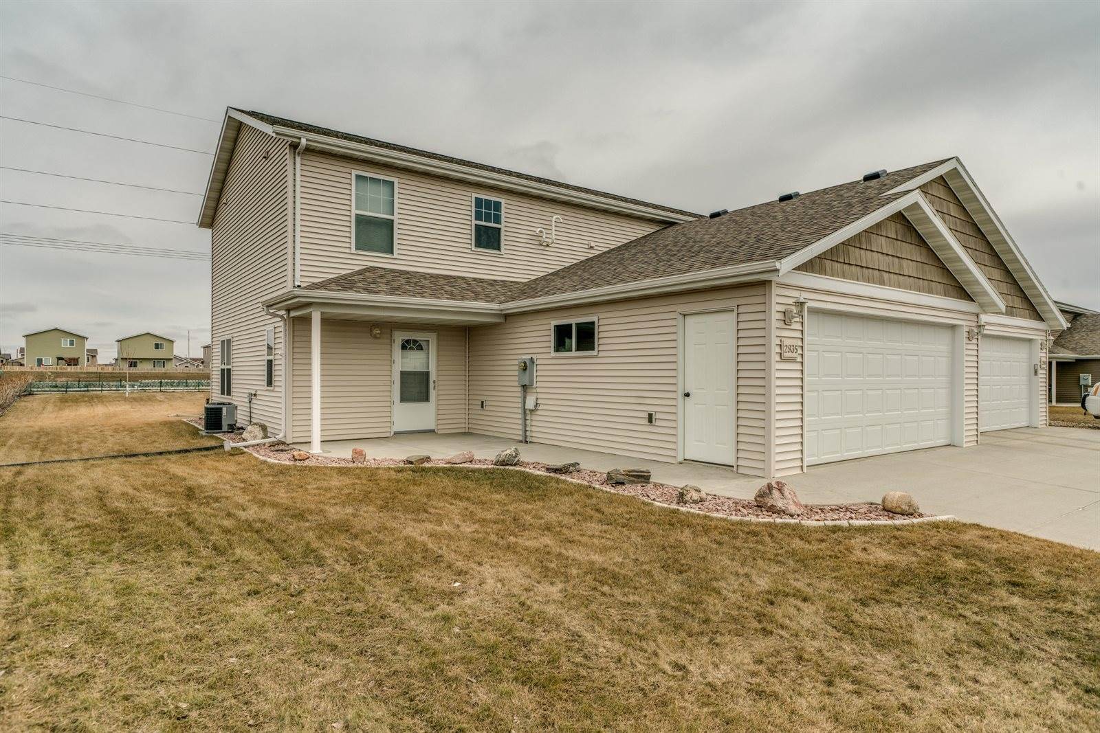 2935 Mccurry Way, Lincoln, ND 58504
