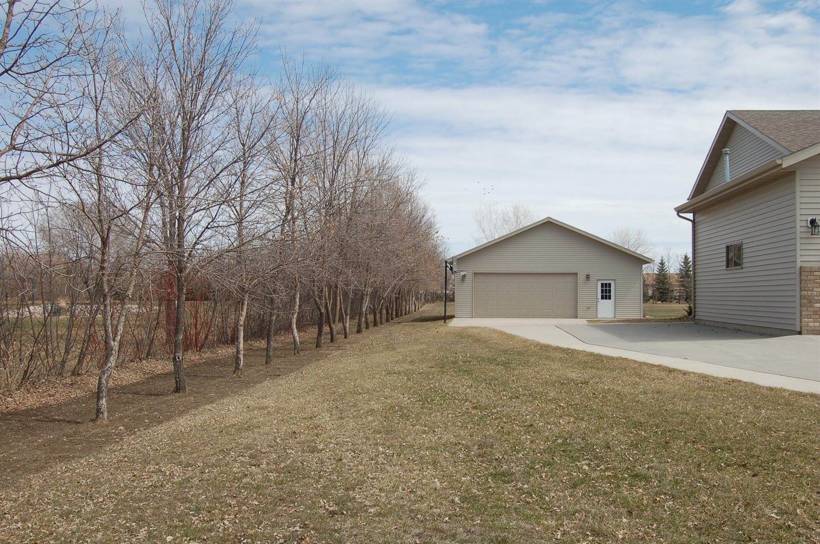 5415 Walker Drive, Bismarck, ND 58504