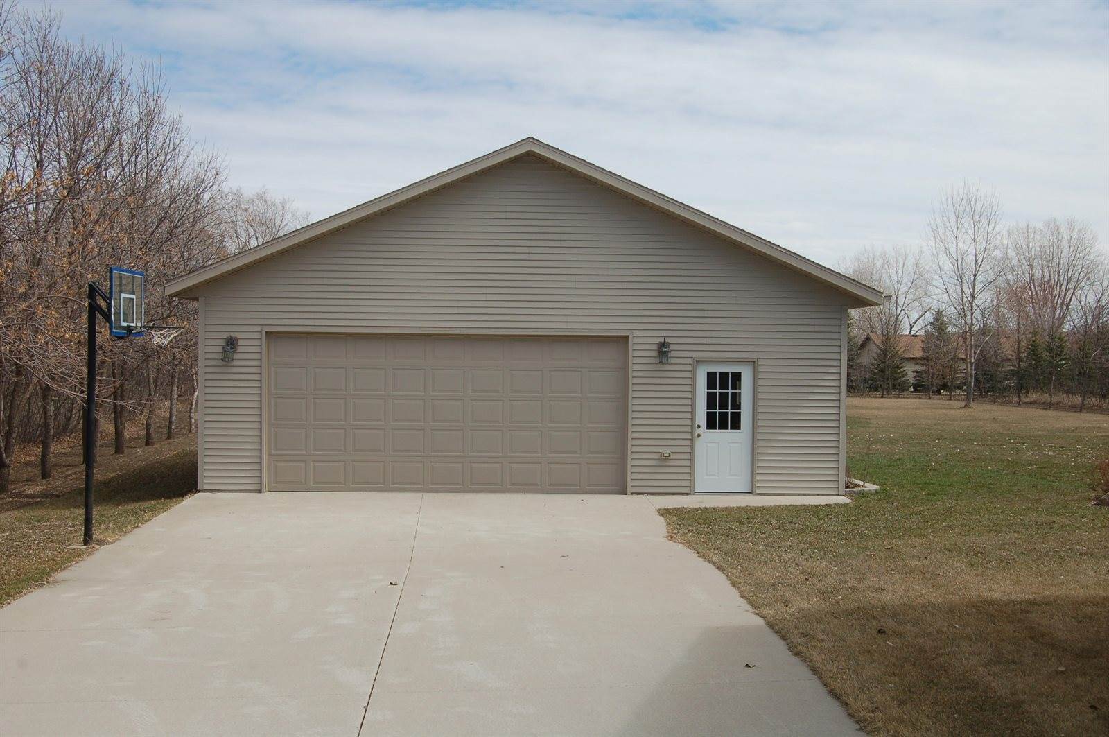 5415 Walker Drive, Bismarck, ND 58504