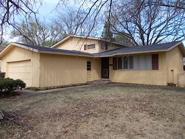 2842 SW McAlister AVE, Topeka, KS 66618