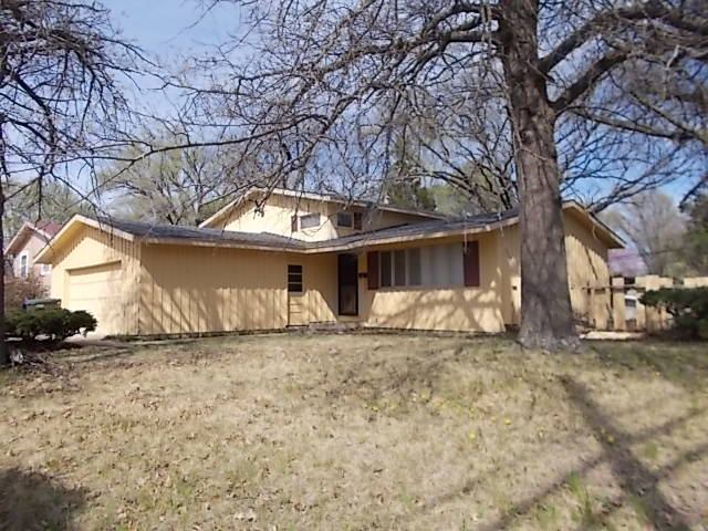 2842 SW McAlister AVE, Topeka, KS 66618