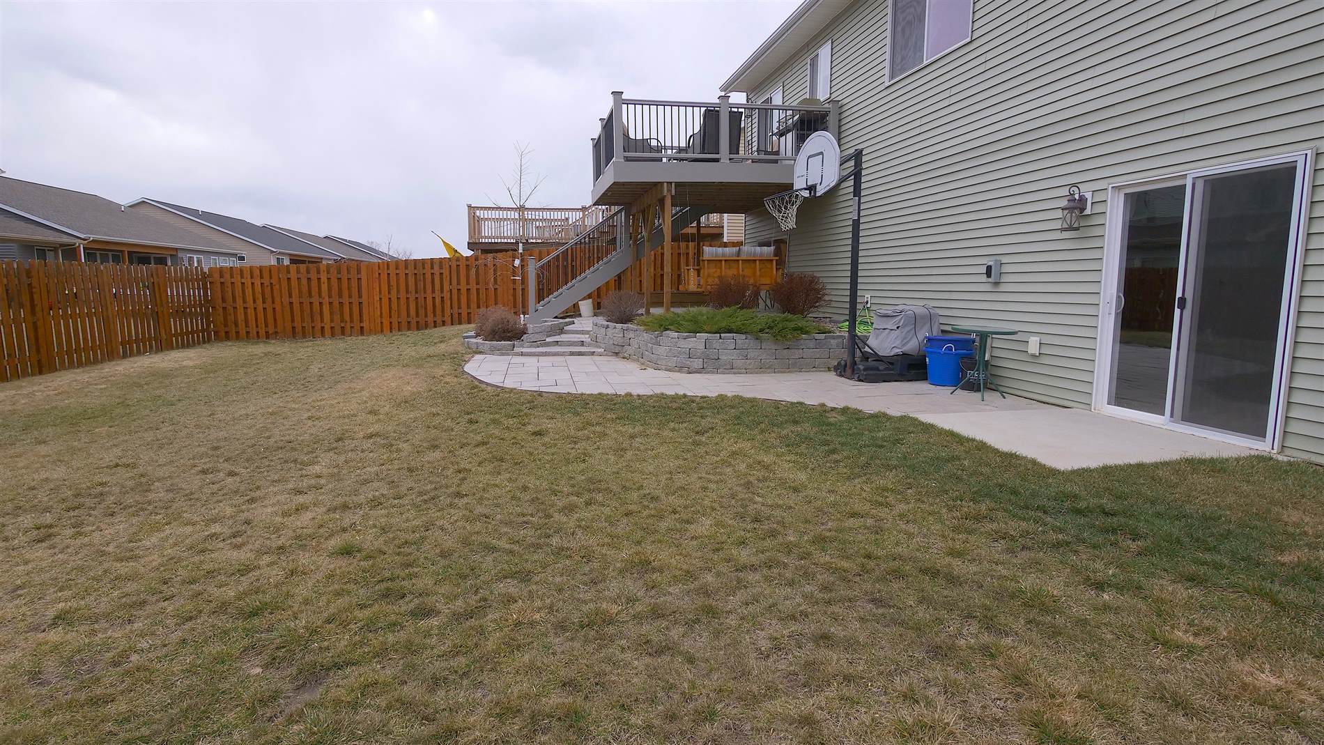 18 Berkeley St., Surrey, ND 58785