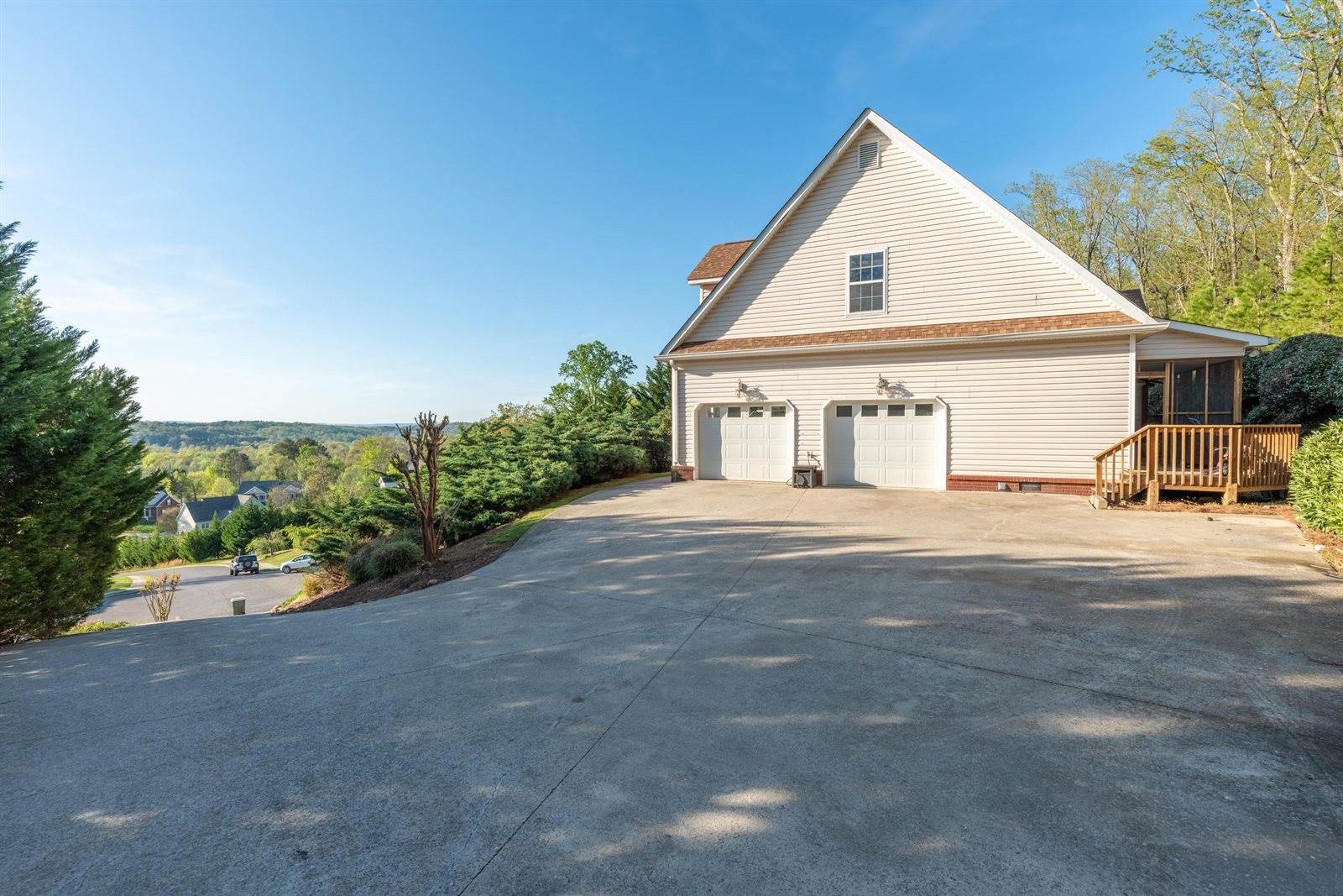 215 Play House Dr, Ringgold, GA 30736