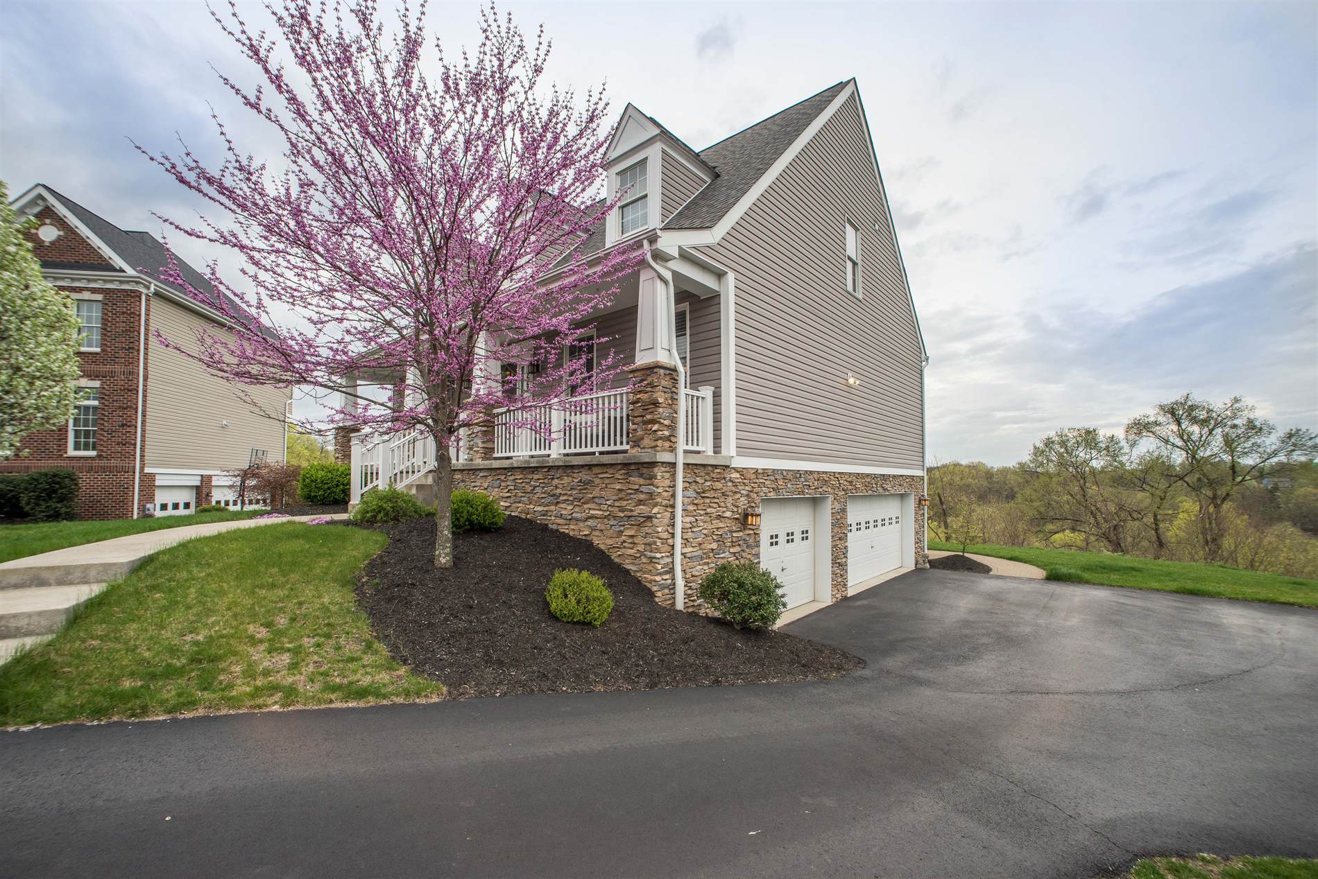 3222 Willow Ridge Dr, Bridgeville, PA 15017