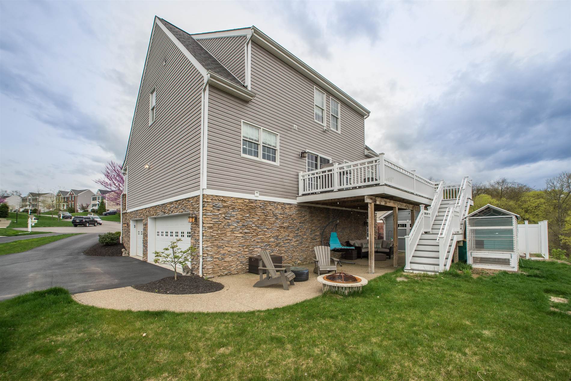 3222 Willow Ridge Dr, Bridgeville, PA 15017