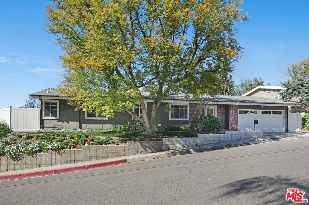 22721 Crespi St, Woodland Hills, CA 91364