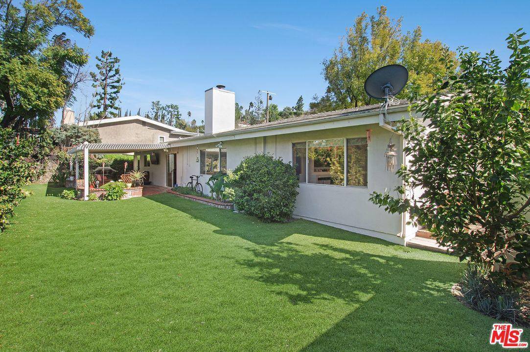 22721 Crespi St, Woodland Hills, CA 91364