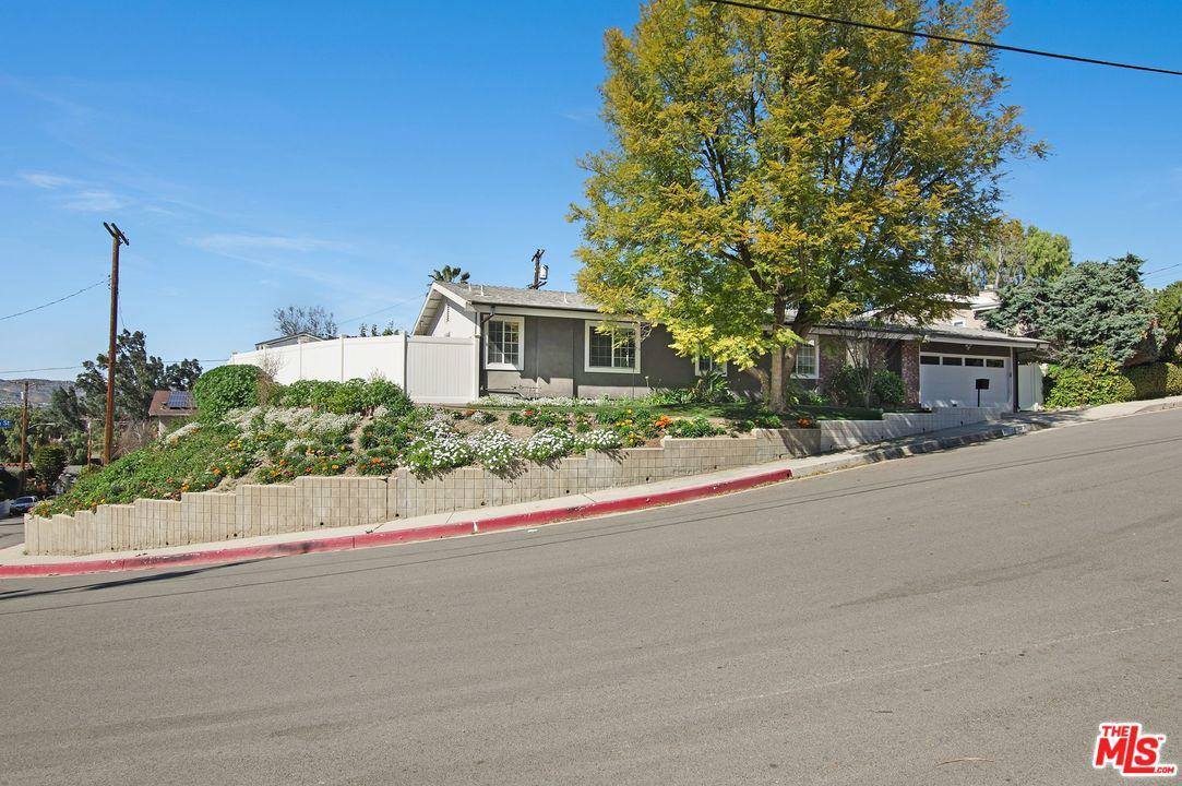 22721 Crespi St, Woodland Hills, CA 91364