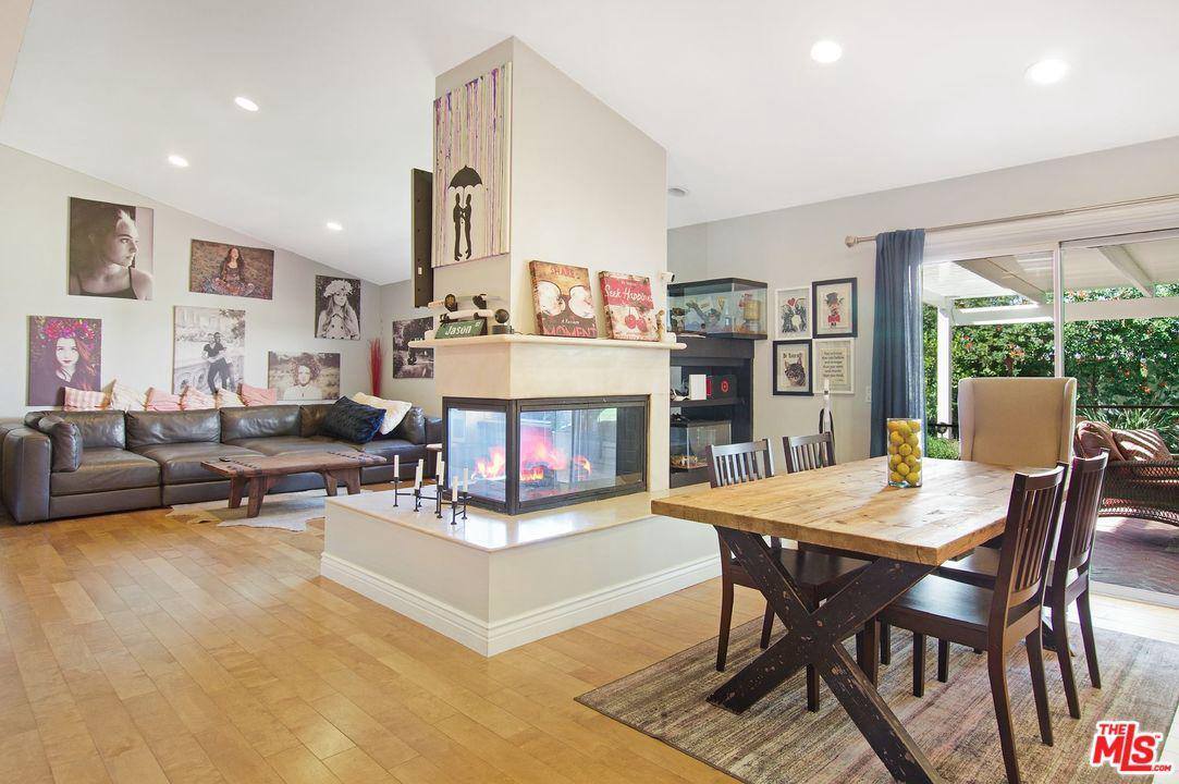 22721 Crespi St, Woodland Hills, CA 91364