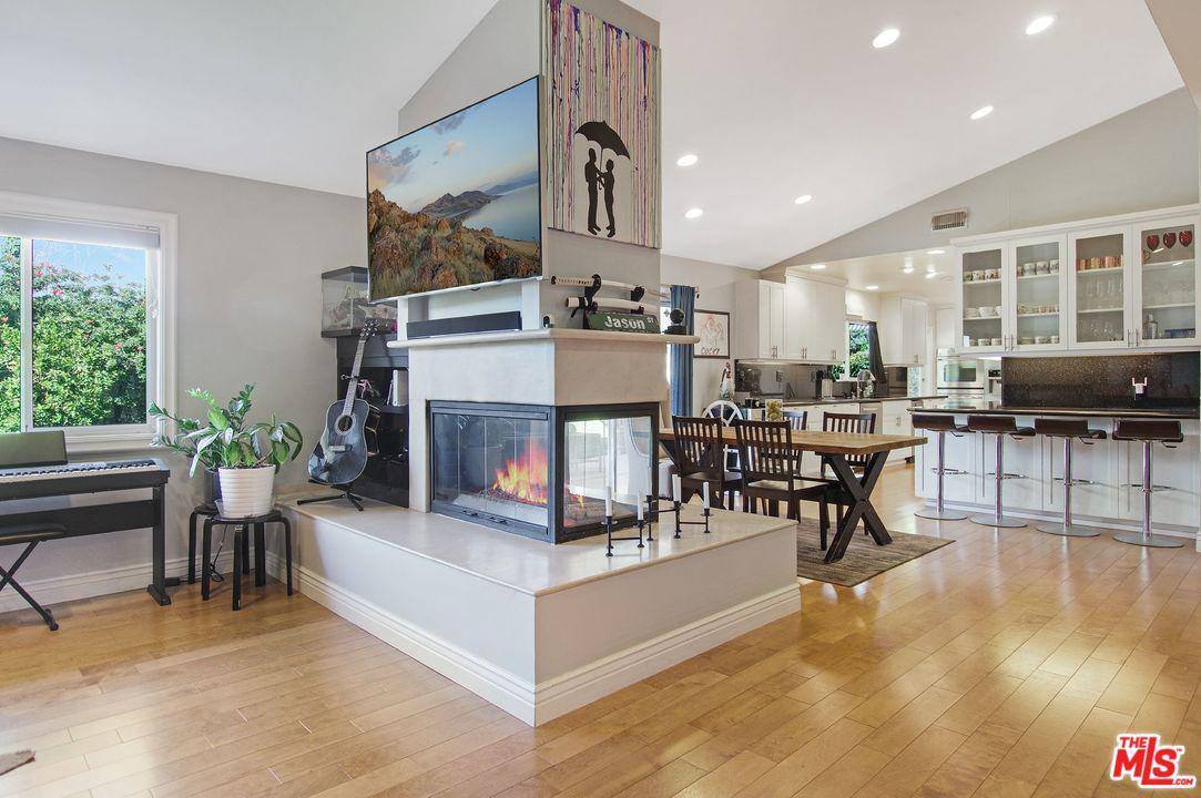 22721 Crespi St, Woodland Hills, CA 91364