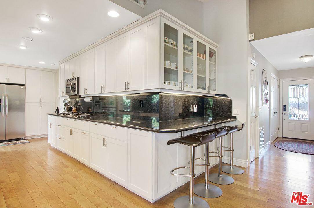 22721 Crespi St, Woodland Hills, CA 91364