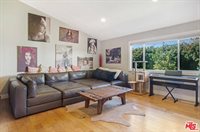 22721 Crespi St, Woodland Hills, CA 91364