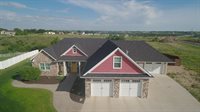 2913 Crescent Dr NW, Minot, ND 58703