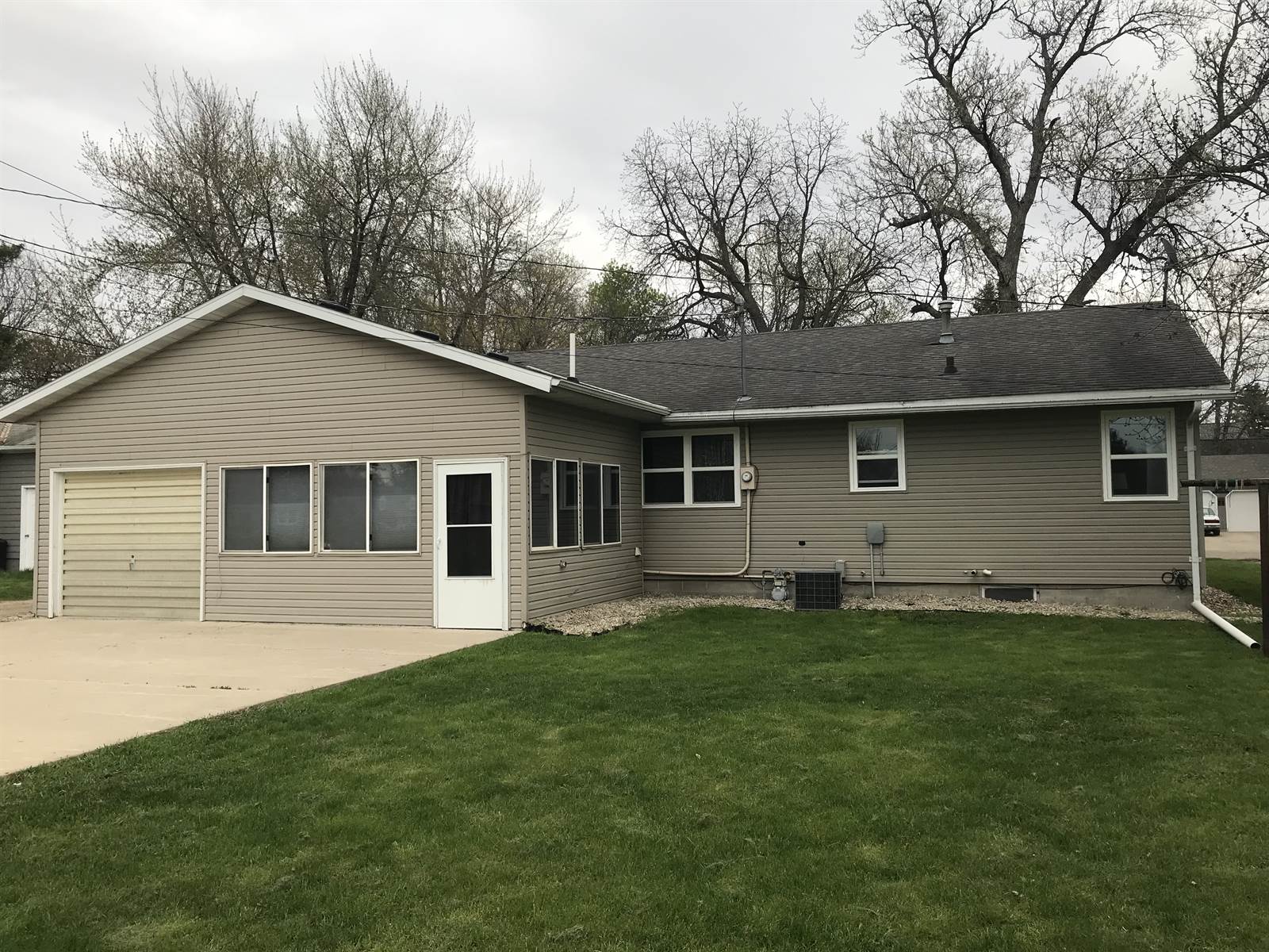 419 8th Avenue, Sibley, IA 51249