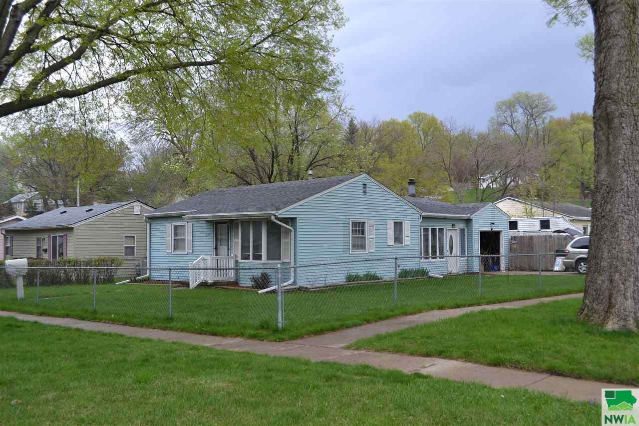 2612 W Highland Ave., Sioux City, IA 51103