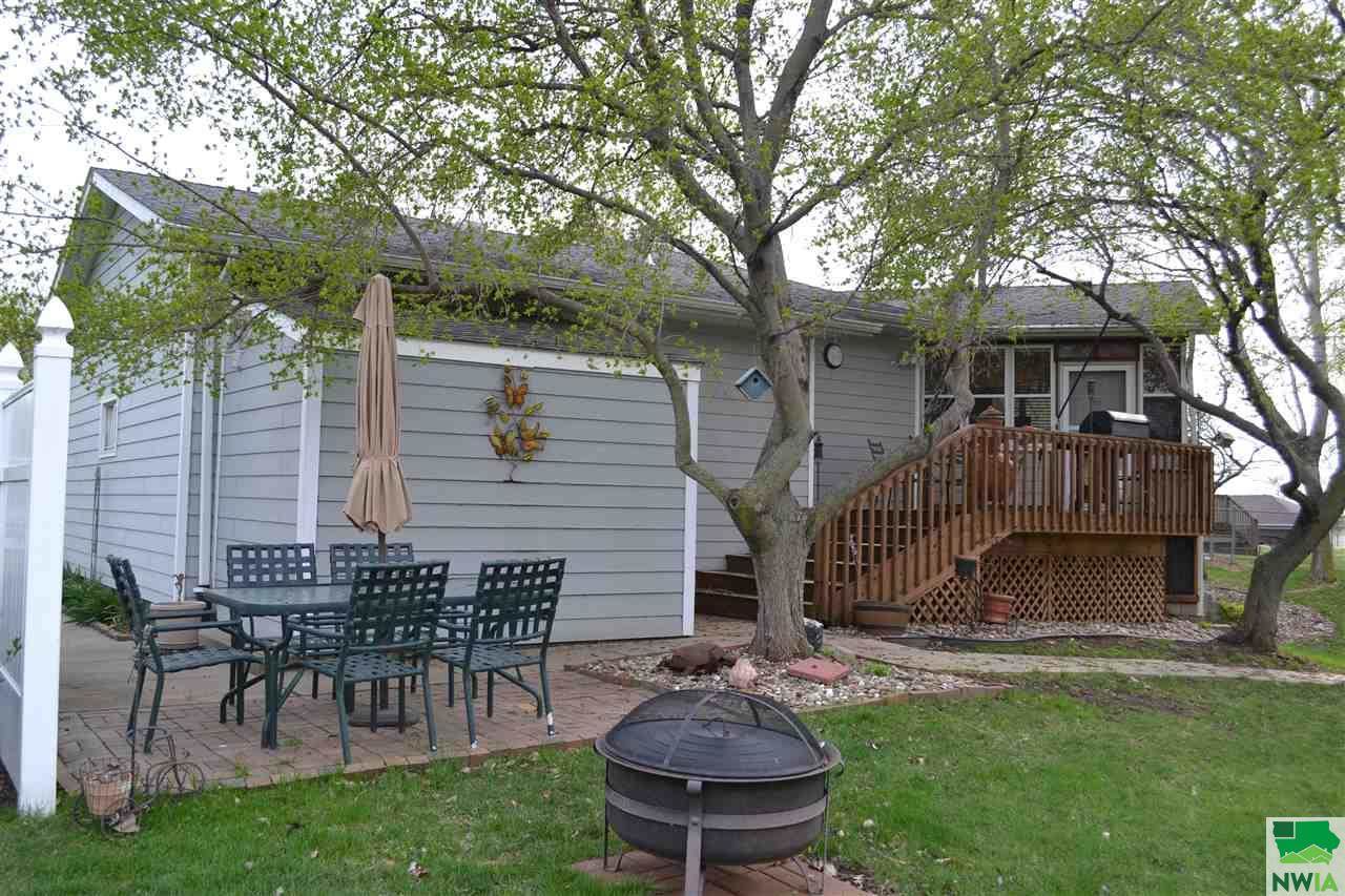 58 Sunset Dr., Dakota Dunes, SD 57049