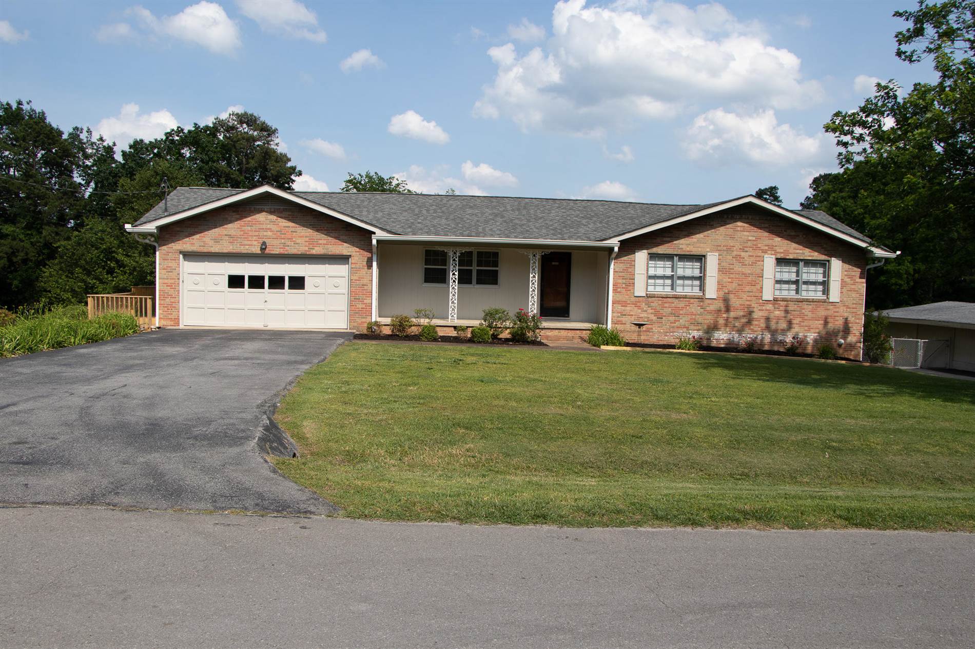 1038 Crestridge Drive, Rossville, GA 30741