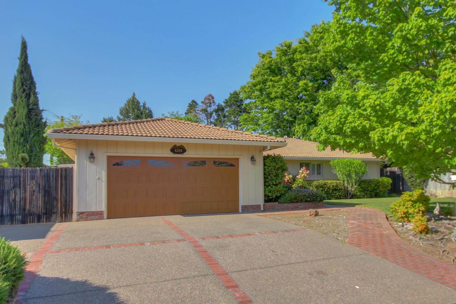 6209 Saint James Drive, Carmichael, CA 95608