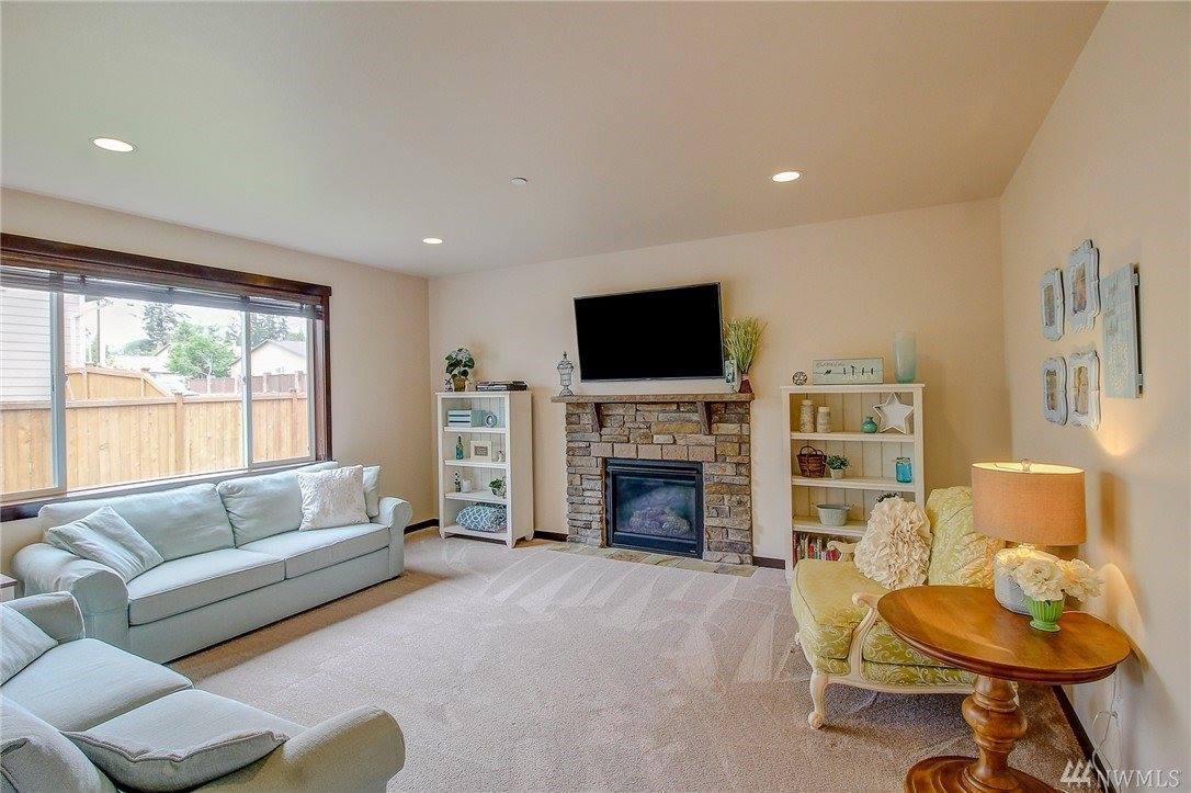 112 216th St SW, Bothell, WA 98021