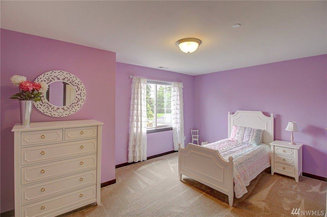 112 216th St SW, Bothell, WA 98021