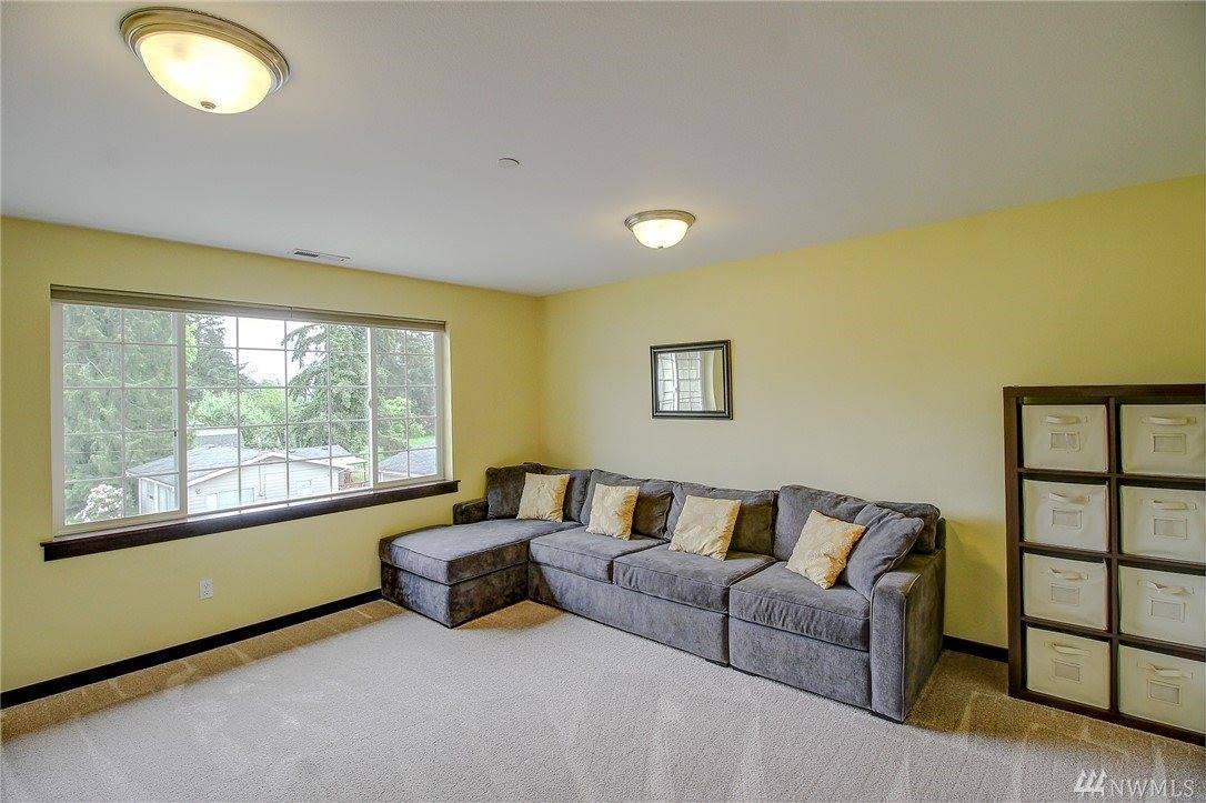 112 216th St SW, Bothell, WA 98021