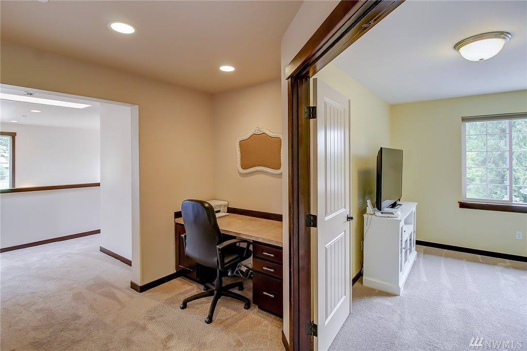 112 216th St SW, Bothell, WA 98021