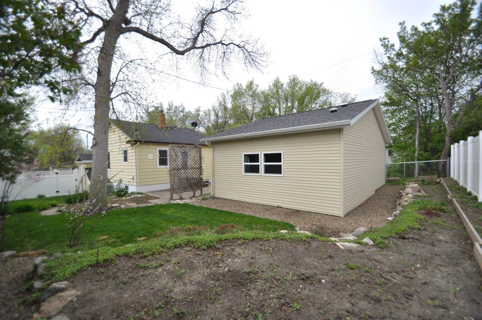 1214 E Ave C East, Bismarck, ND 58501