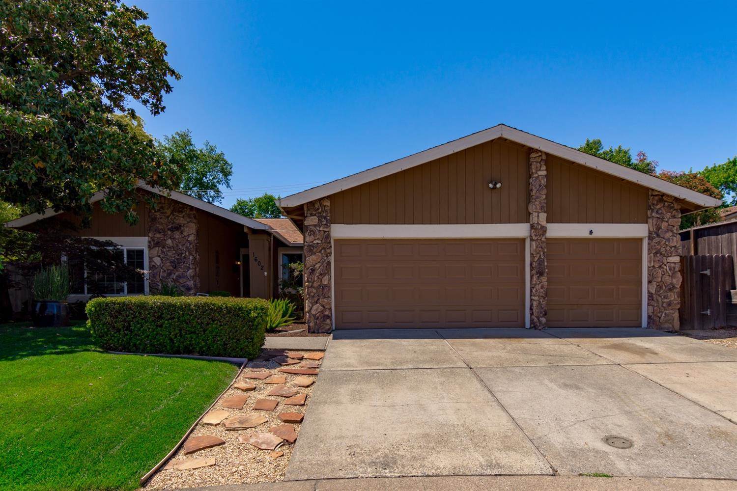 1602 Oakview Dr., Roseville, CA 95661