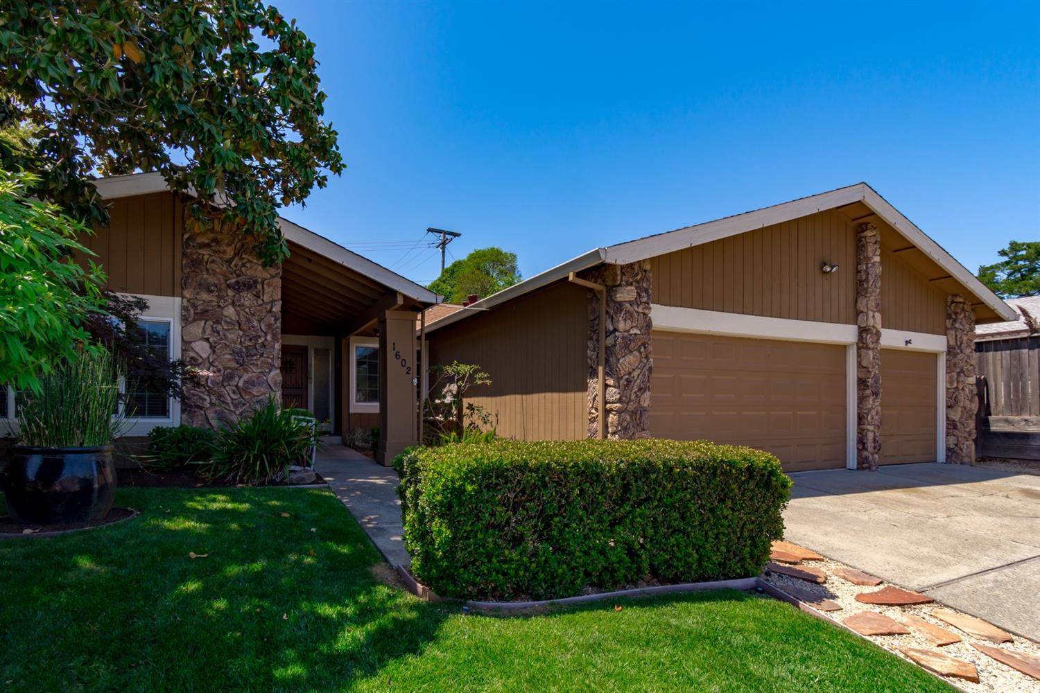 1602 Oakview Dr., Roseville, CA 95661