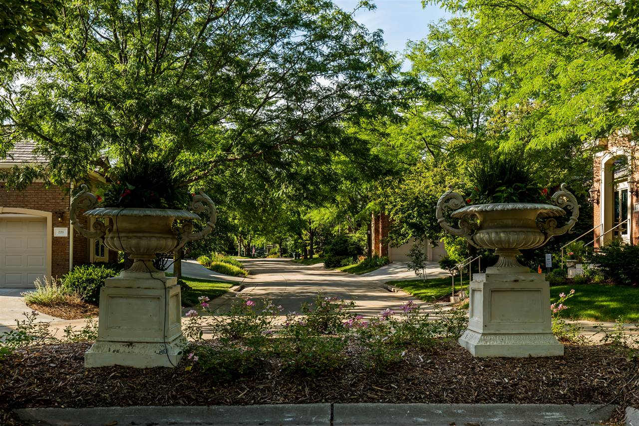 221 N 97 Court, Omaha, NE 68131