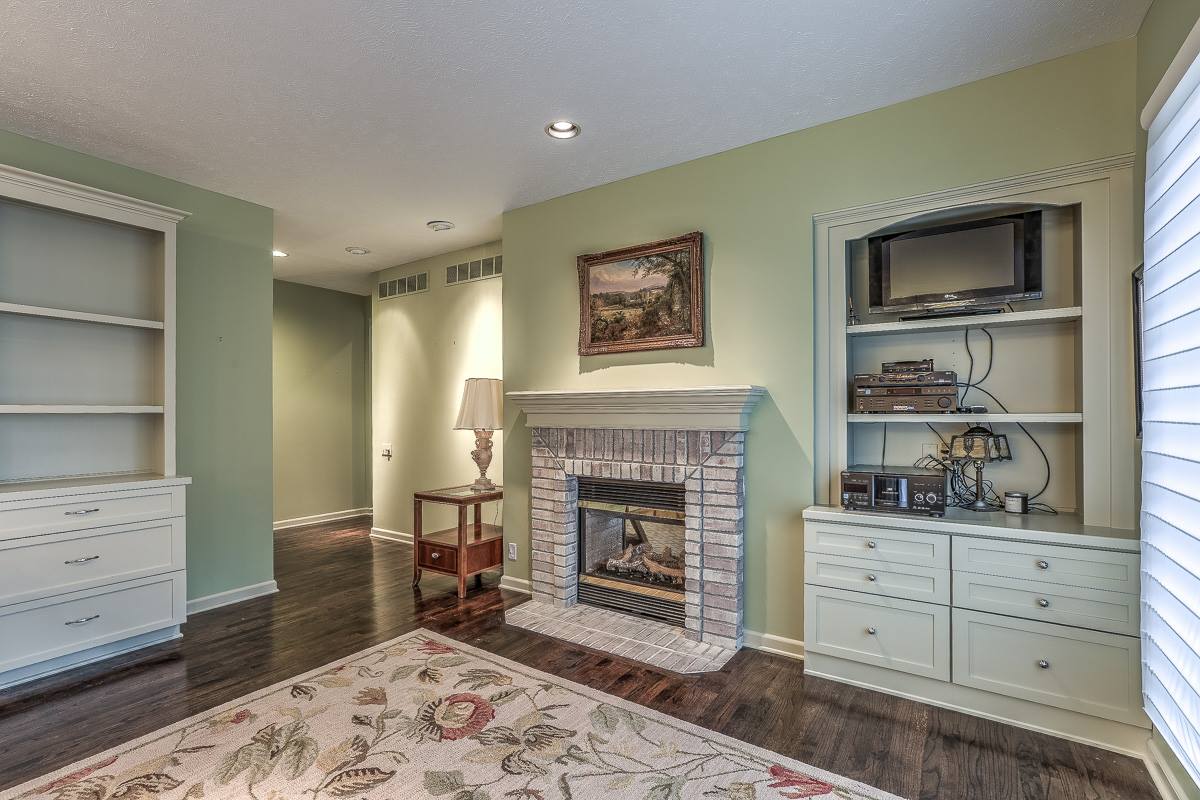 221 N 97 Court, Omaha, NE 68131