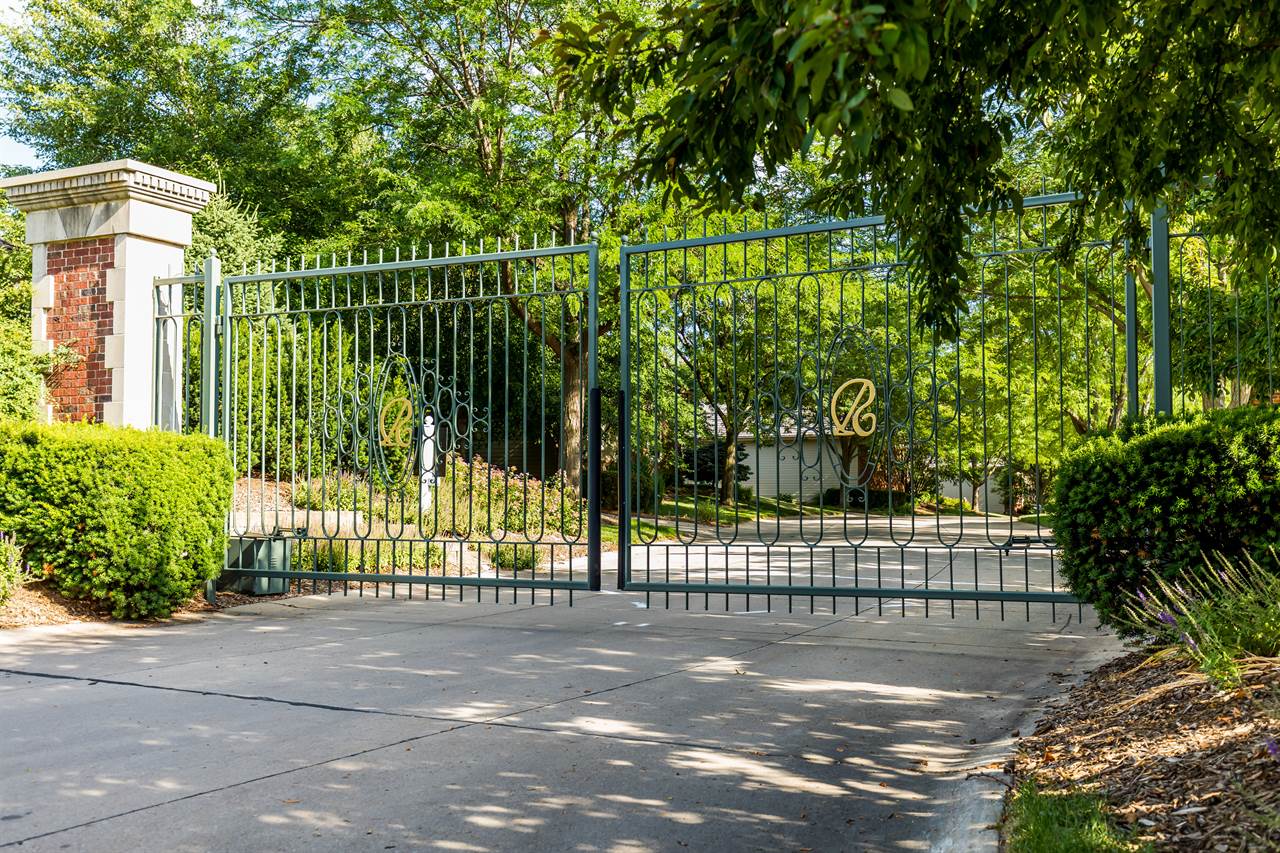 221 N 97 Court, Omaha, NE 68131