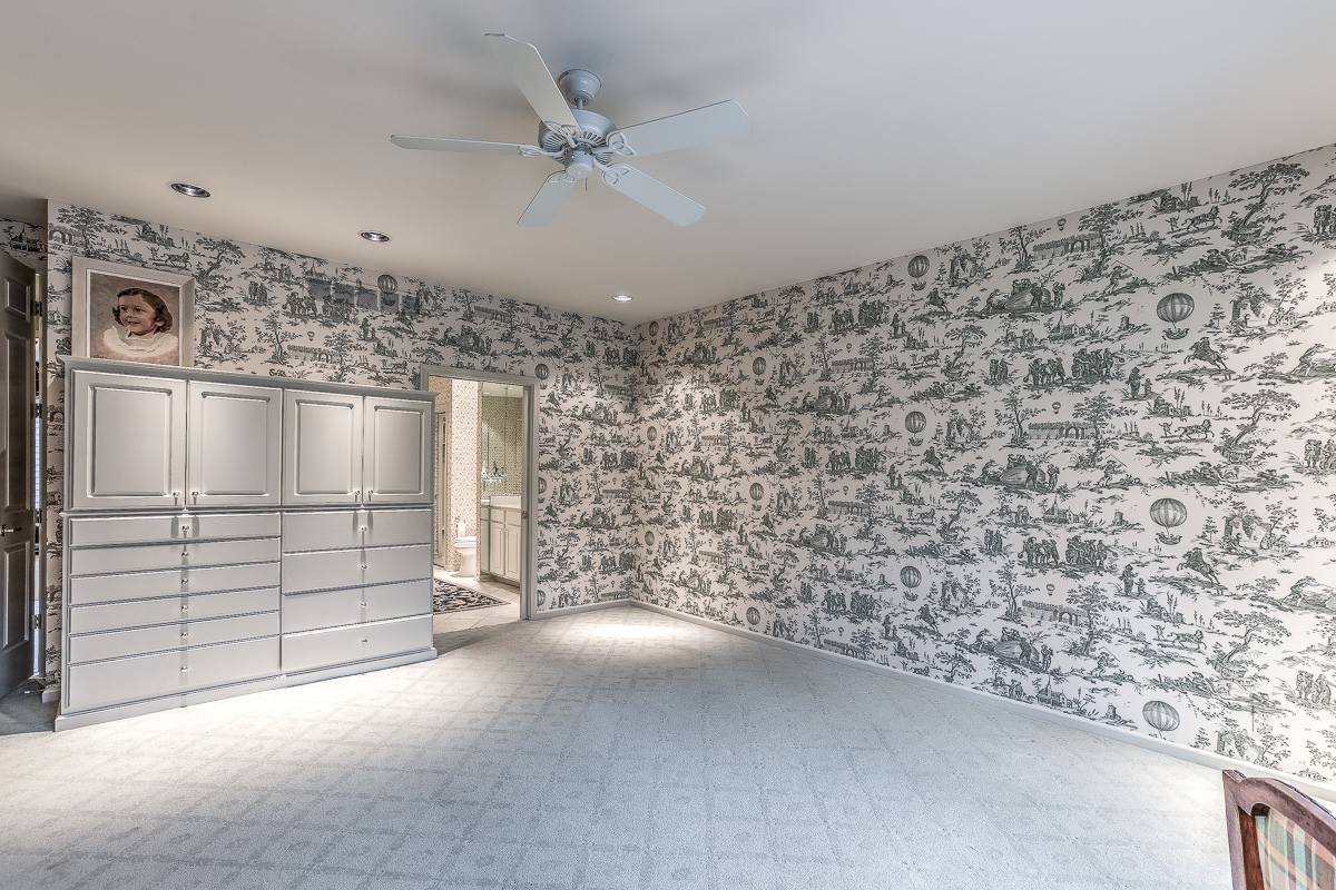 221 N 97 Court, Omaha, NE 68131