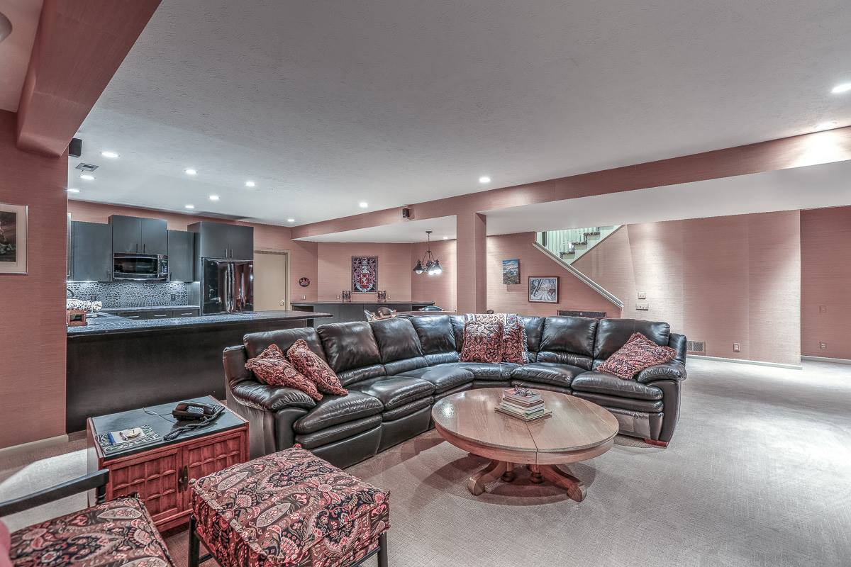 221 N 97 Court, Omaha, NE 68131